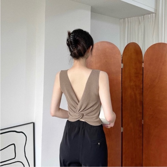 Two Tan Knot Reversible Knit Sleeveless Tops - Picture 7 of 8